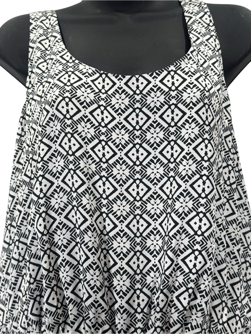 The Limited Printed Sleeveless Jumpsuit Black White Tie Back Medium